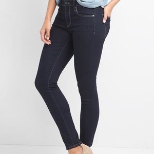 BRAND NEW Gap True Skinny Jeans in size 16, 33r